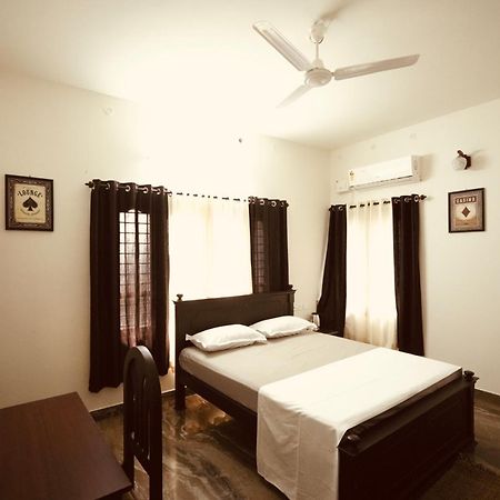 Daffodils Inn Alappuzha Bagian luar foto