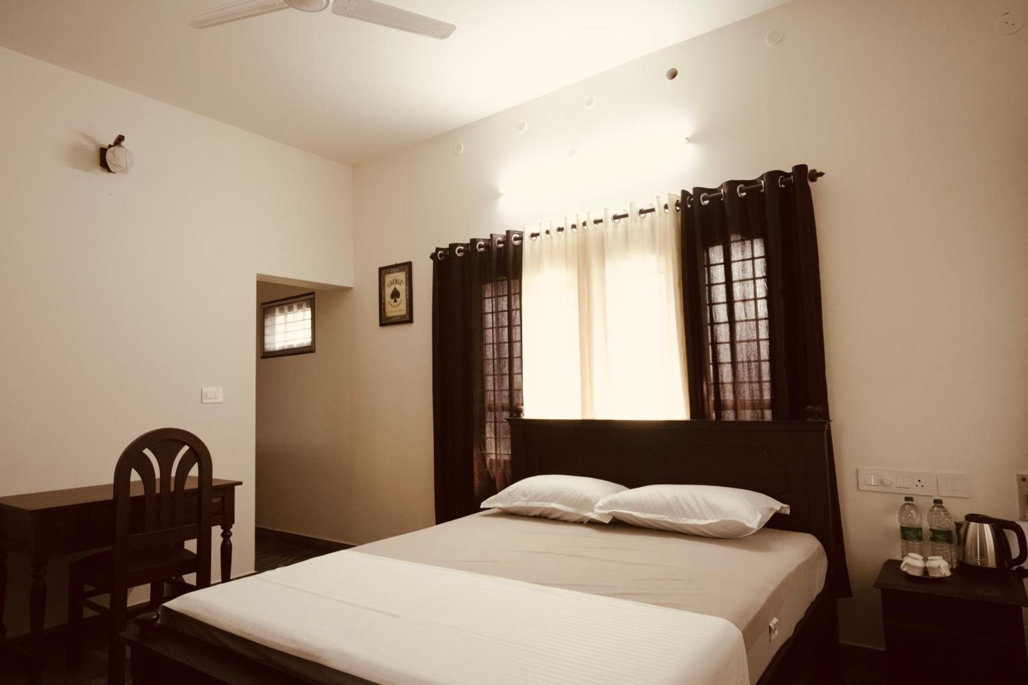 Daffodils Inn Alappuzha Bagian luar foto