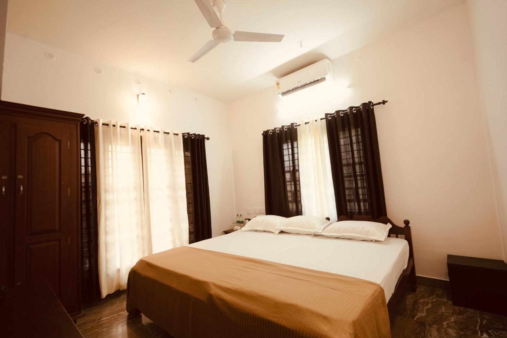 Daffodils Inn Alappuzha Bagian luar foto