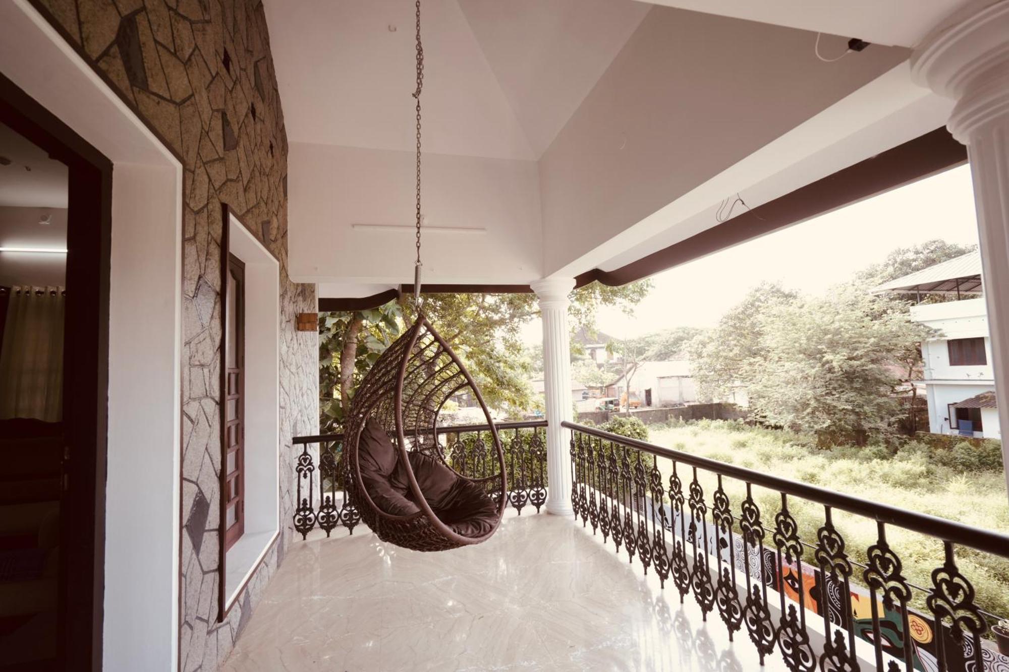 Daffodils Inn Alappuzha Bagian luar foto