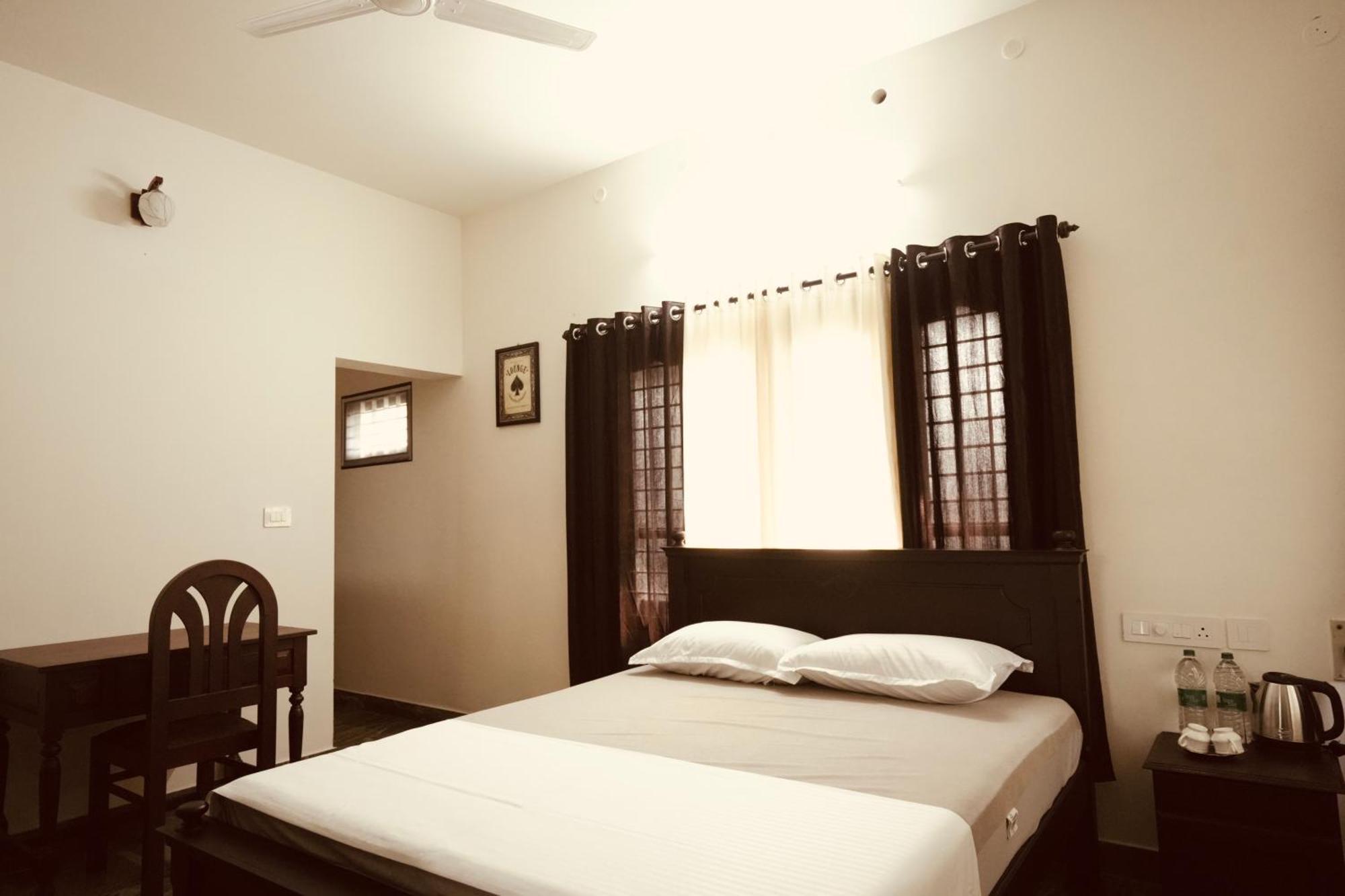 Daffodils Inn Alappuzha Bagian luar foto